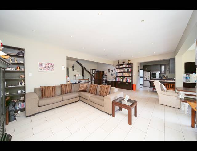 4 BEDROOM HOUSE FOR SALE IN BEACON BAY